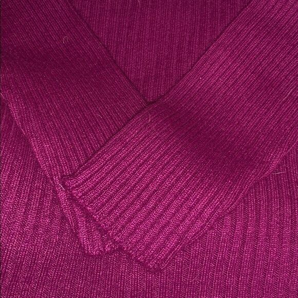Turtle neck size medium  - Picture 3 of 6